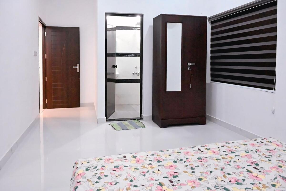 Elamkulam Penthouse - 3Bhk Ac With Kitchen - Kochi Apartman Chottanikara Kültér fotó